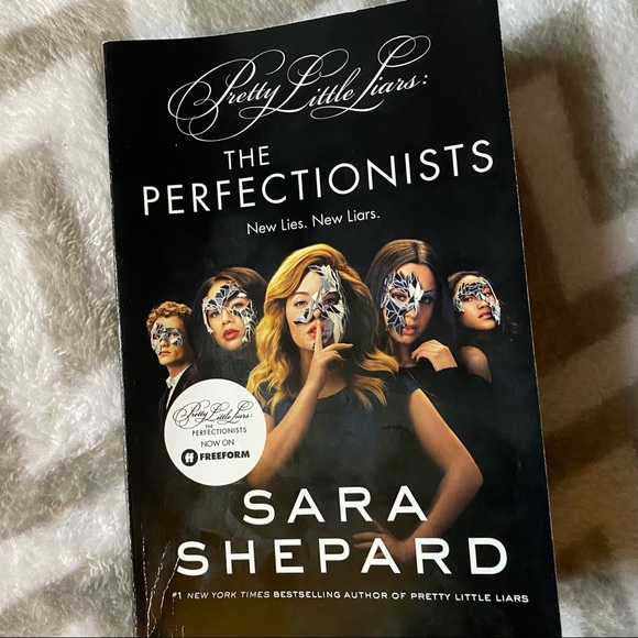 The Perfectionists - Book - Picture 2 of 3